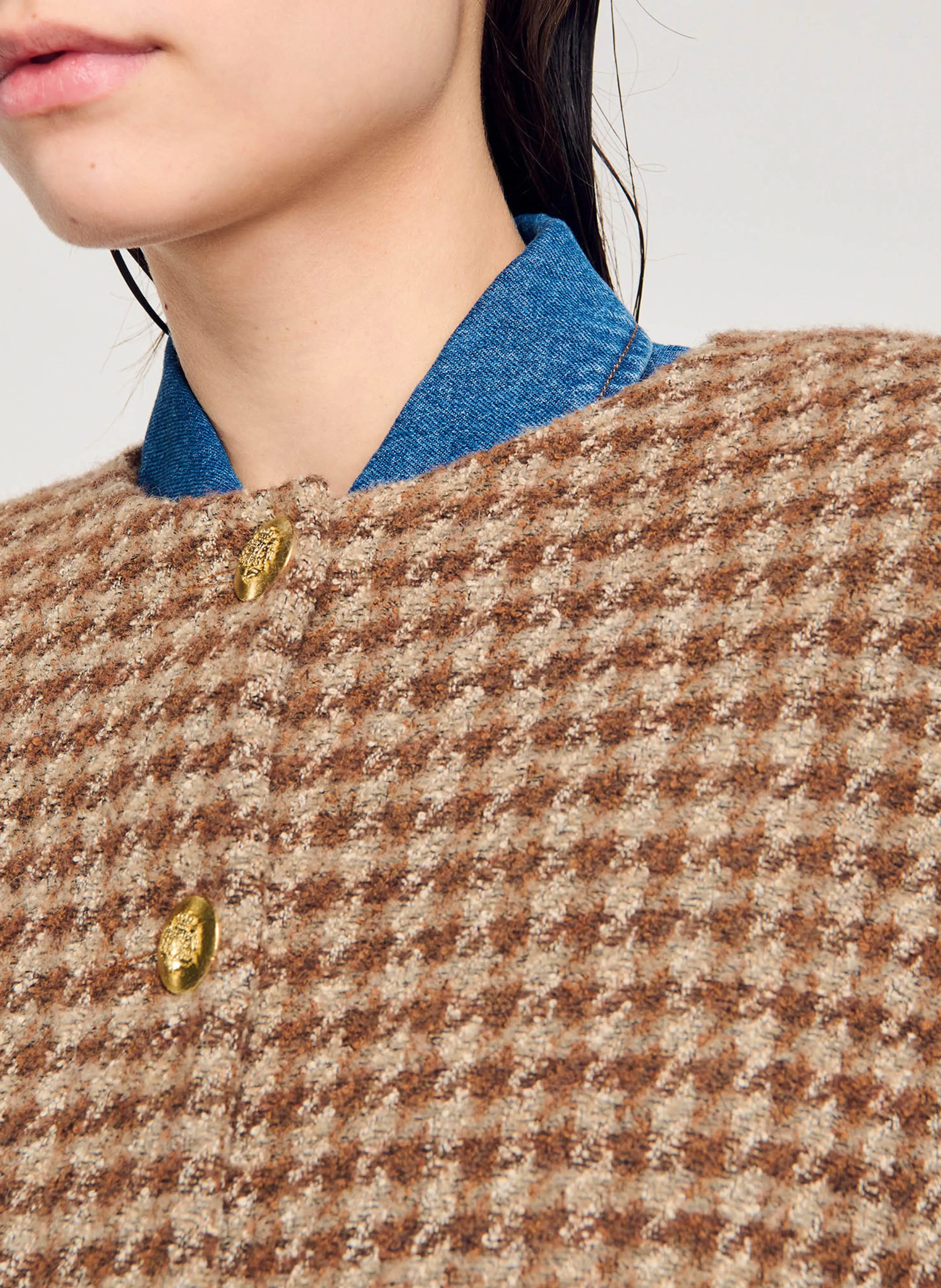 Chaqueta corta de cuadros en marron